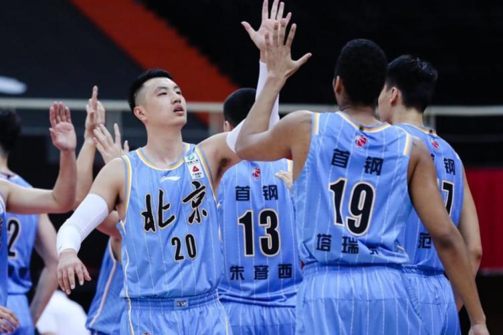 沃格尔:防守能使我们赢球 关键球也是NBA常规赛，凭借着布克的绝杀，太阳客场116-113险胜尼克斯。